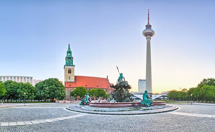 Bekannte Straßen und Plätze in Berlin - Alexanderplatz