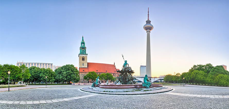Bekannte Straßen und Plätze in Berlin - Alexanderplatz
