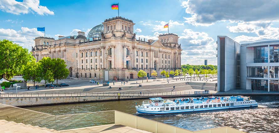 Bootstour Berlin - Bootsfahrt auf der Spree - Reichstag