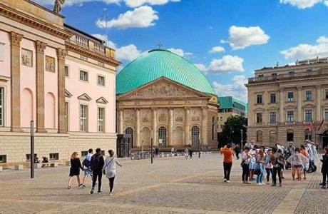 Stadtführung Berlin - Touristengruppe