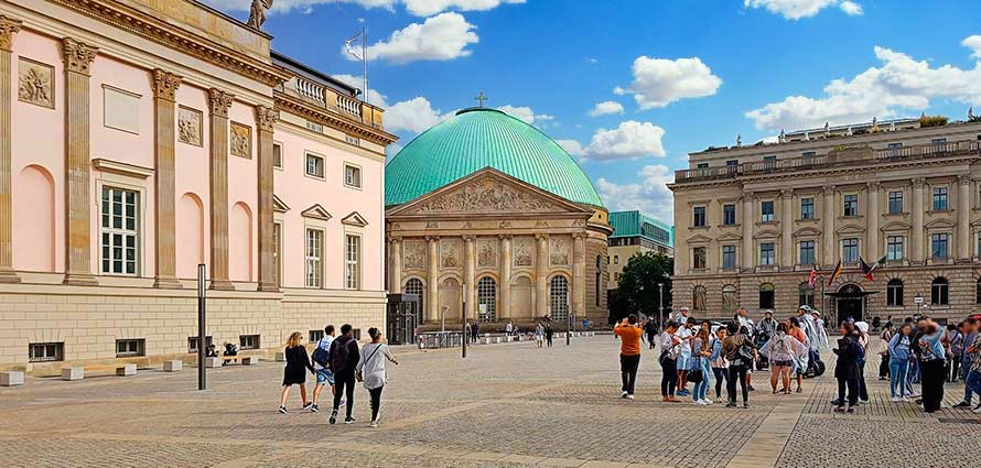 Stadtführung Berlin - Touristengruppe